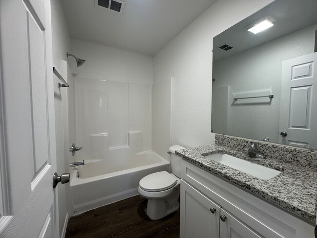 Building Photo - 516 E Reed St