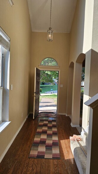 Building Photo - 8409 Romanway Dr
