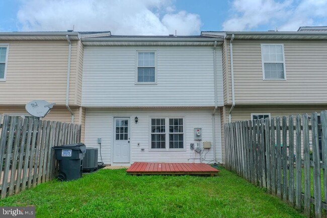 Building Photo - 9836 Plaza View Way