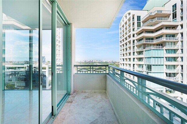 Building Photo - 3400 SW 27th Ave