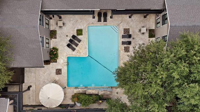 Building Photo - 10203 Regal Oaks Dr