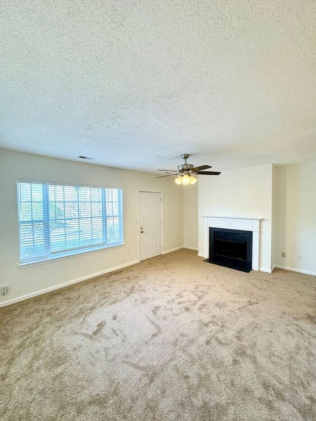 Building Photo - 2-bedroom Mathews Townhome