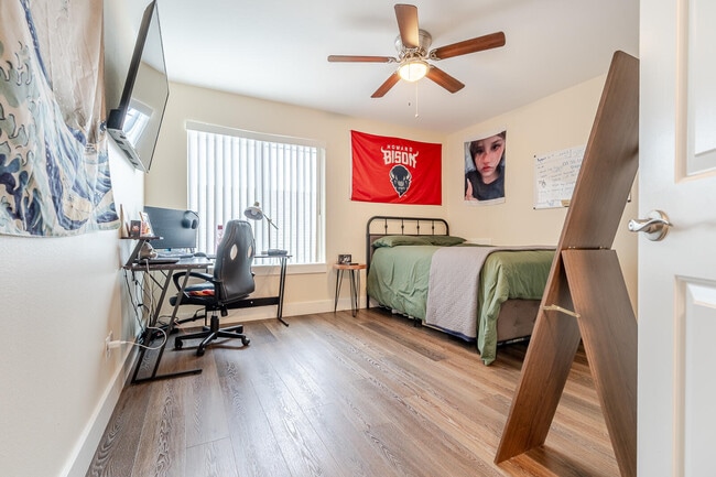 Building Photo - 409 Hideaway Ln