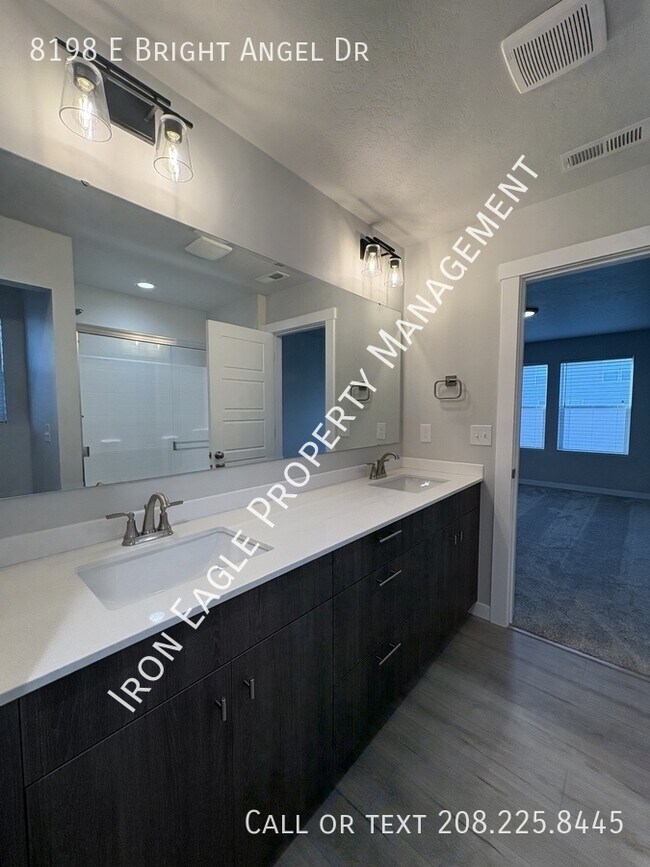 Building Photo - 8198 E Bright Angel Dr