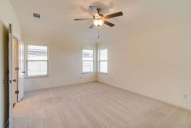 Building Photo - 3500 Pauling Loop