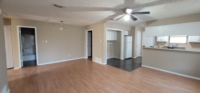 Building Photo - 3 Bedroom and 2 Bath Duplex with Carport a...