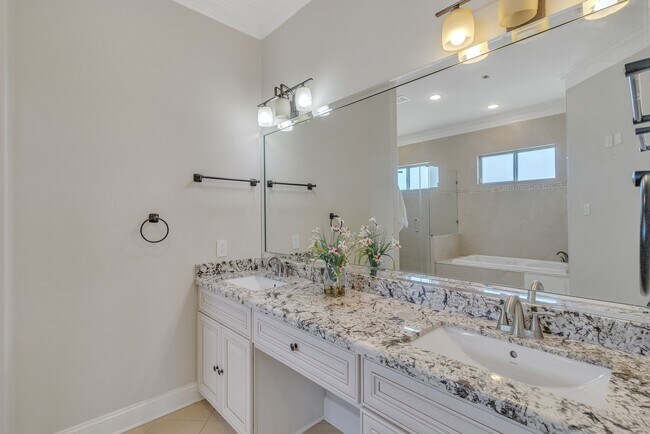 Building Photo - 615 29th St