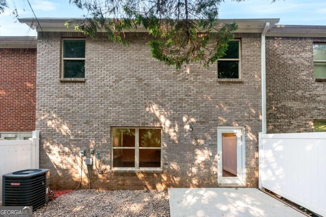 Building Photo - 204 Britt Dr