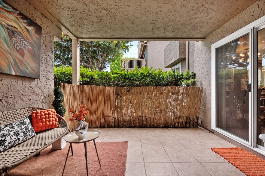 Building Photo - 930 Via Mil Cumbres