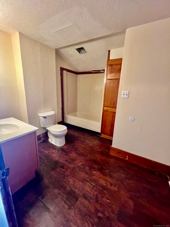 Building Photo - 10 Russell St