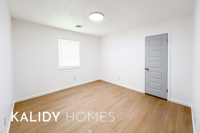 Building Photo - 3501 Baird Dr