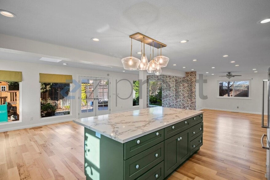 Building Photo - 743 Shawnee Ln