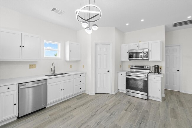 Building Photo - 5053-5835 Drive