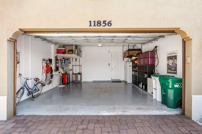 Building Photo - 11856 Leon Cir N