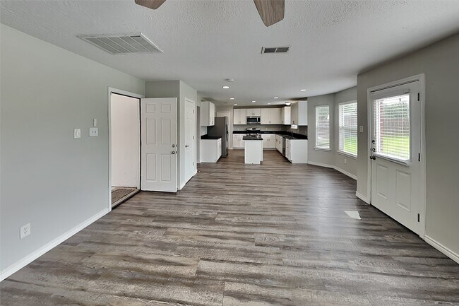 Building Photo - 14006 Honey Bee Ct