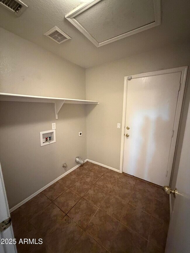 Building Photo - 1785 E Appaloosa Rd