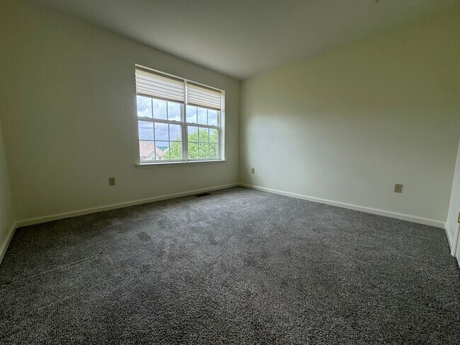 Building Photo - THREE BEDROOM TOWNHOUSE- East Penn Schools