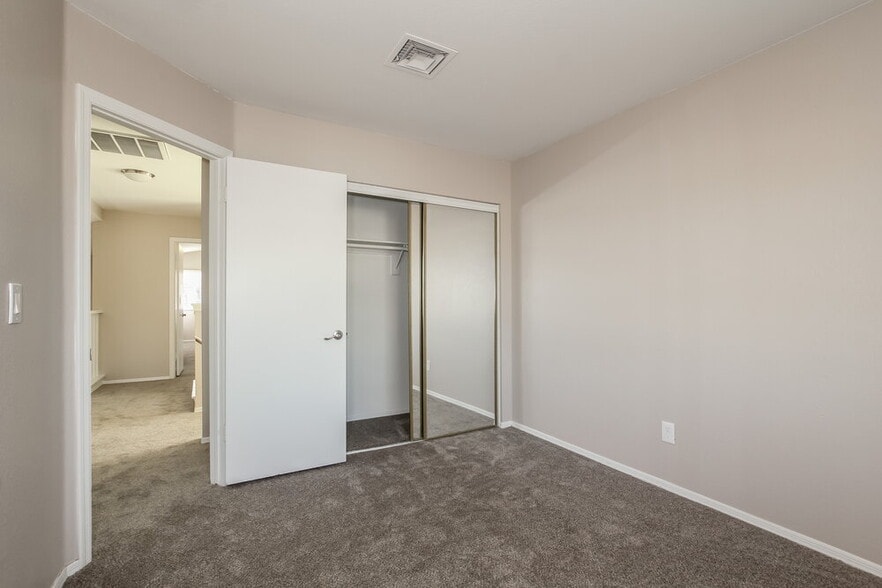 Building Photo - 4331 W Tonto Rd