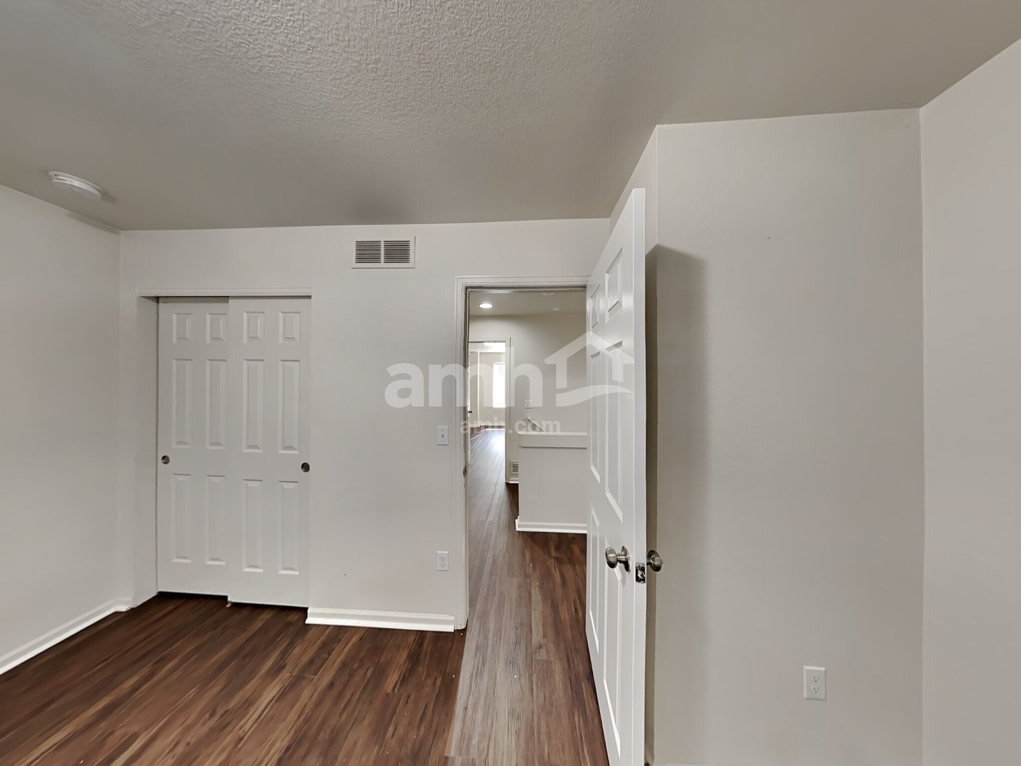 Building Photo - 5561 N Lisbon St