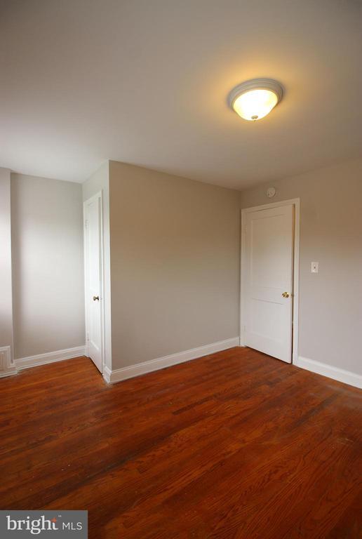 Building Photo - 529 Parksley Ave