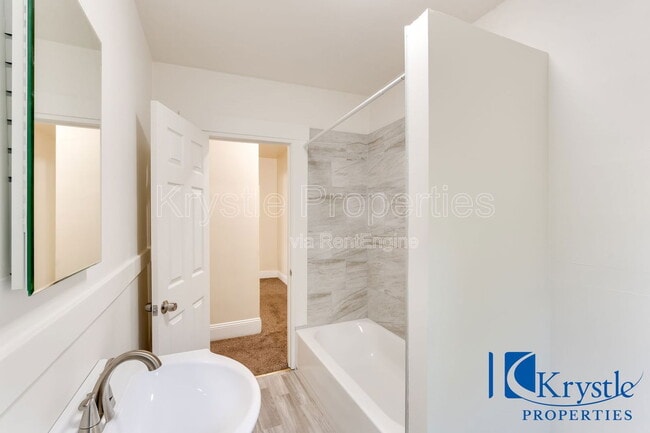 Building Photo - 517 Alhambra St