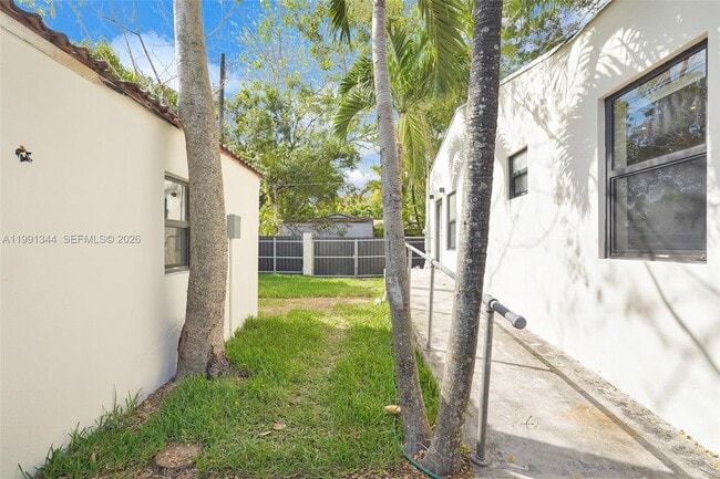 Building Photo - 4721 NW 6th Ave