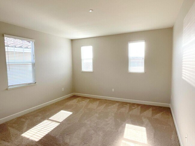 Building Photo - 4807 Valerio St