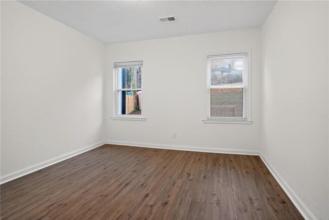 Building Photo - 1439 Westboro Dr SW
