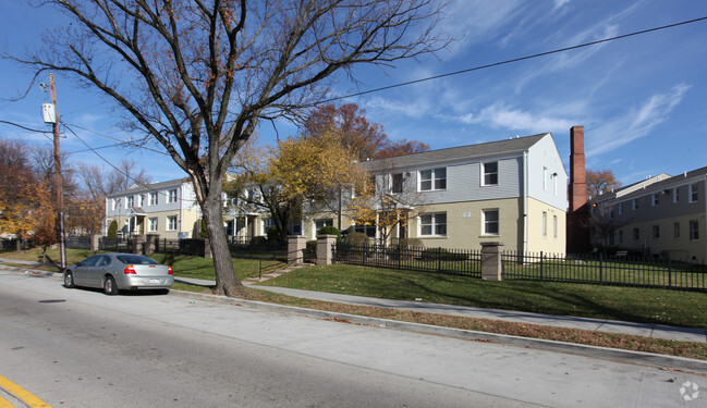 Primary Photo - Eastern Avenue