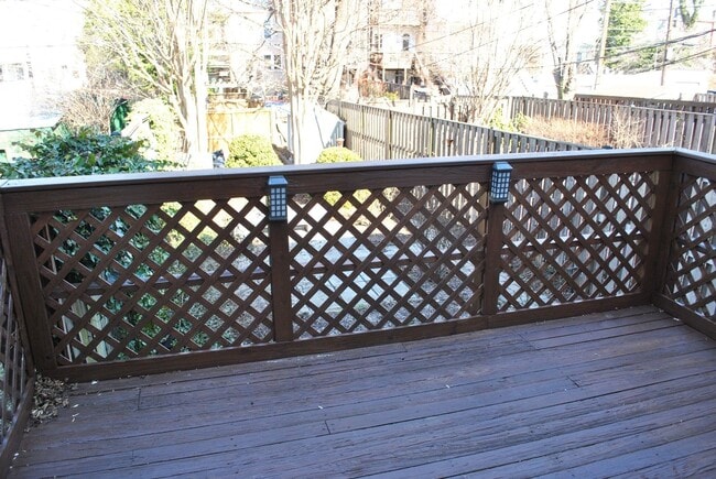 Building Photo - Georgetown near GT Medstar Hospital, Chic Rowhouse 5br/3Ba w/Yard, Deck, Parking