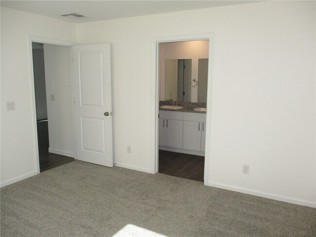 Building Photo - 2474 Tapatio Dr