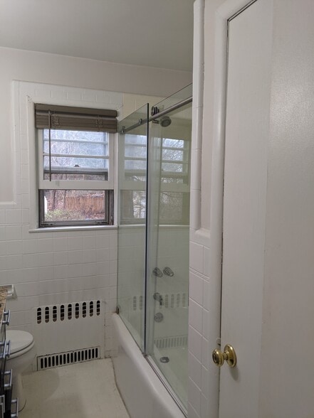 Building Photo - 639 Oakdene Ave