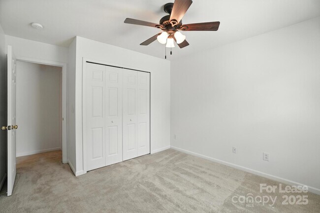 Building Photo - 15554 Stronvar House Ln