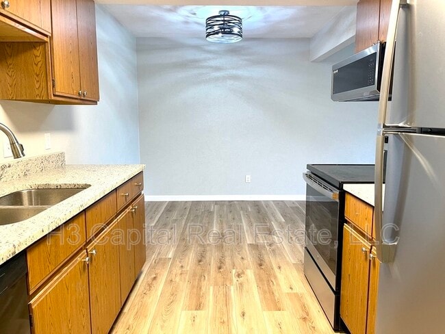 Building Photo - 130 Brookview Dr