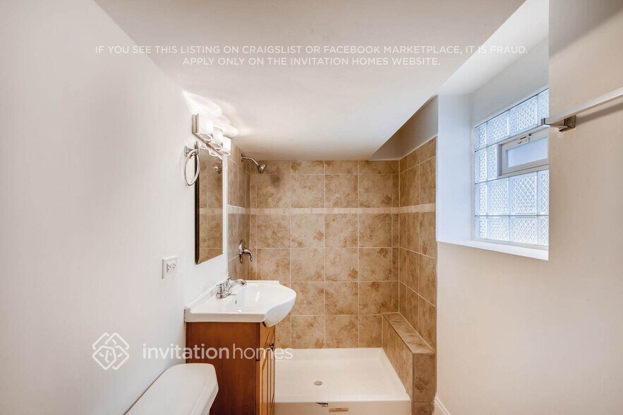 Building Photo - 2414 N 75th Ct
