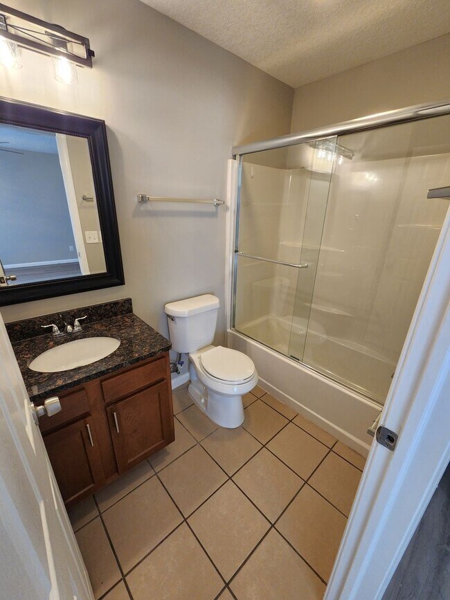 Building Photo - 7110 SW Greenview Dr