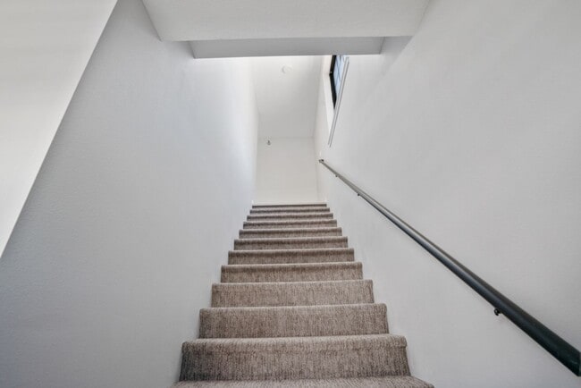 Building Photo - Clear Lake Condos - Now Offering First Month Free!!