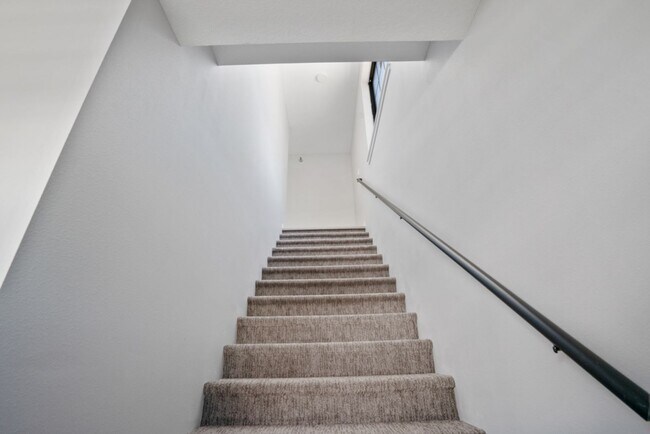Building Photo - Clear Lake Condos