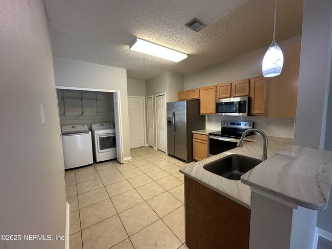 Building Photo - 105 Leese Dr