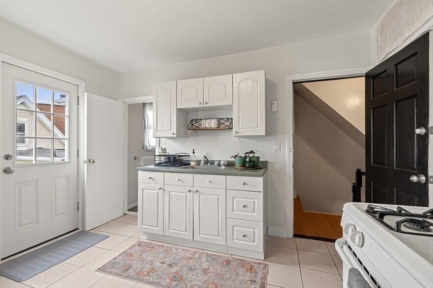 Building Photo - 377 Dorchester St