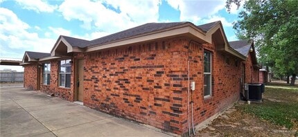 Building Photo - 8 W Prosperity Dr