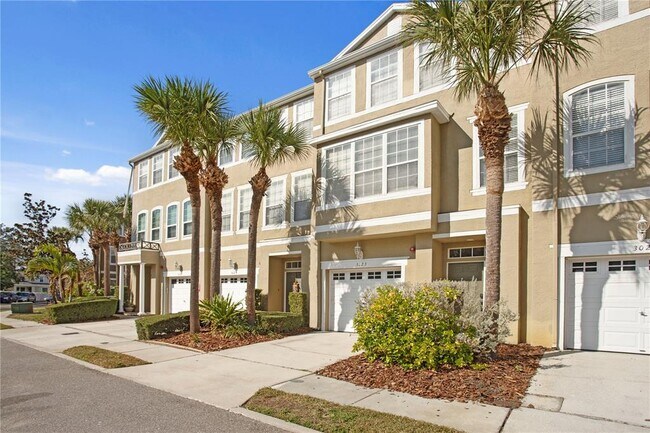 Building Photo - 3023 Pointeview Dr