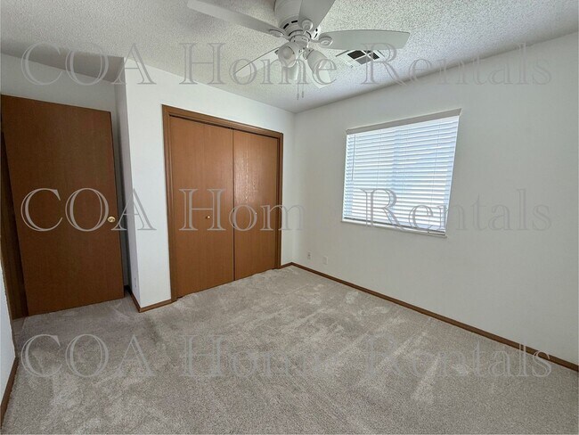 Building Photo - Great West side condo