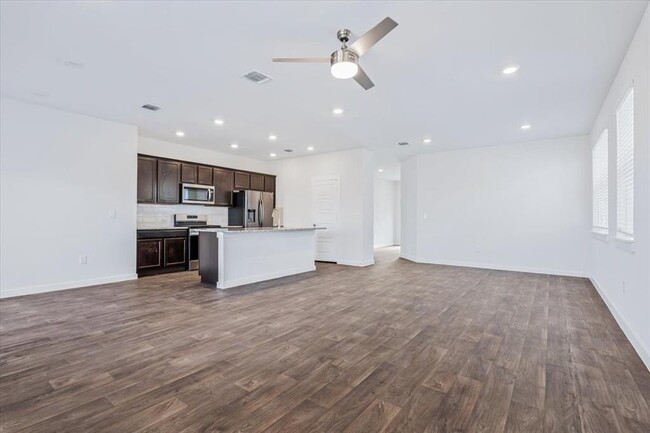 Building Photo - 3020 Louris Ln