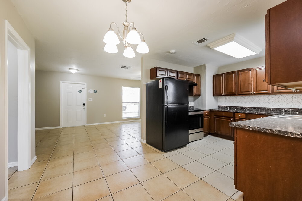 Building Photo - 800 Jarmilla Ln