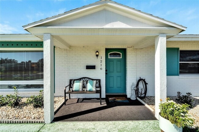 Building Photo - 1216 Hacienda Dr