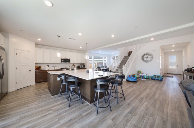 Building Photo - 6811 Walkers Gln Ln
