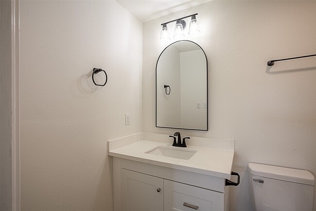 Building Photo - 6317 Ivanhoe Ln