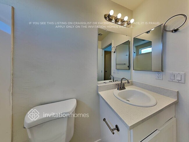 Building Photo - 7410 S 39th Dr