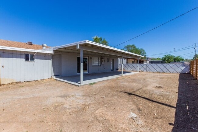 Building Photo - 1637 W Cinnabar Ave